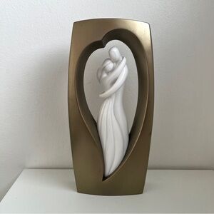 Circle of Love Couple Sculpture – Kim Lawrence – Romantic Decor